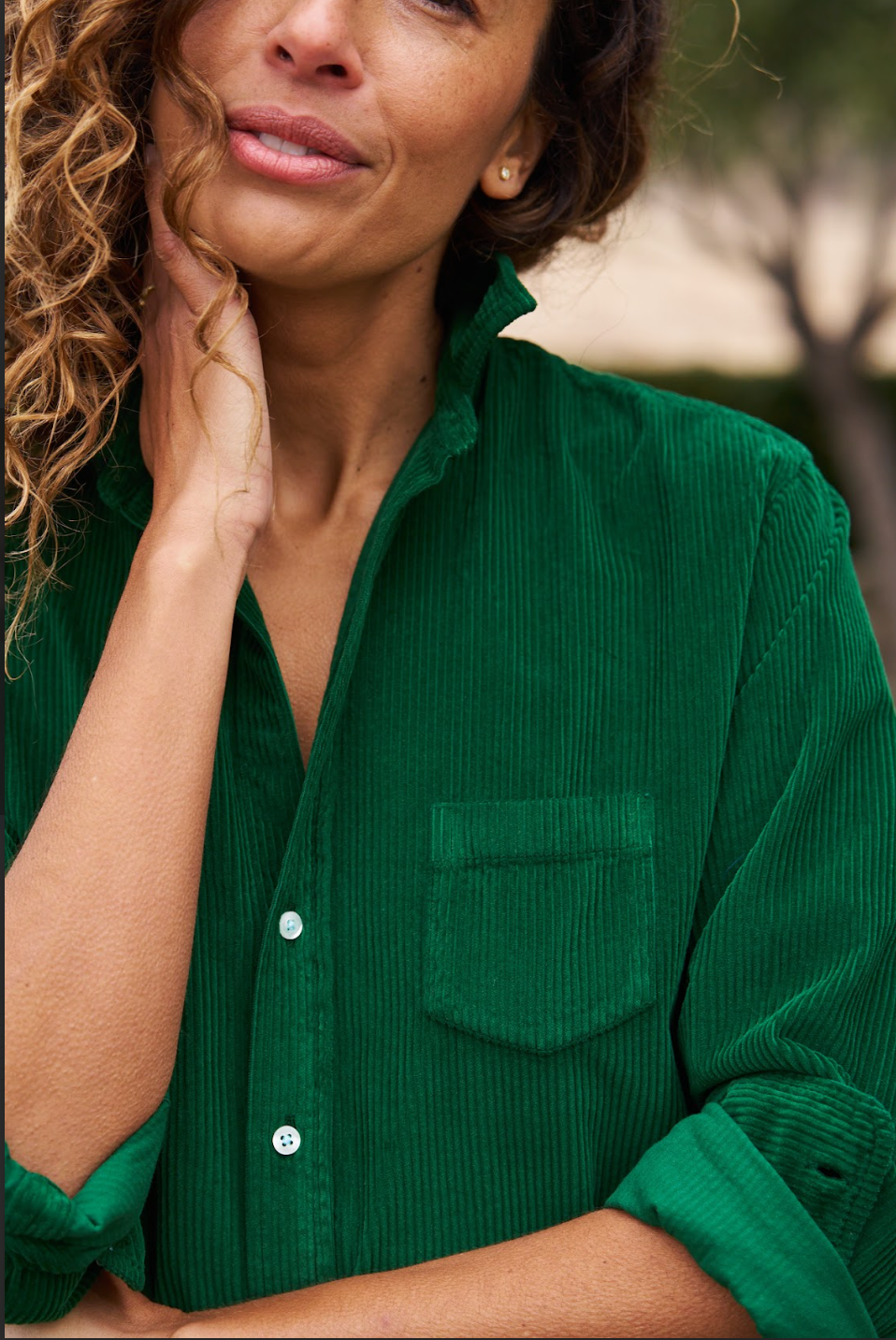 Frank & Eileen Eileen Relaxed Button-Up Shirt in Kelly Green Corduroy