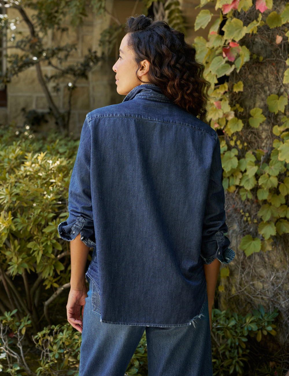 Frank & Eileen Eileen Relaxed Button-Up Shirt in Vintage Dark Wash