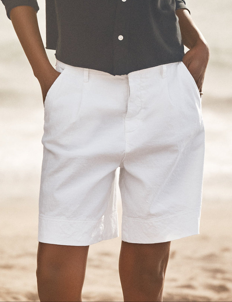 Frank & Eileen Waterford 7.5"
Golf Short in White Linen