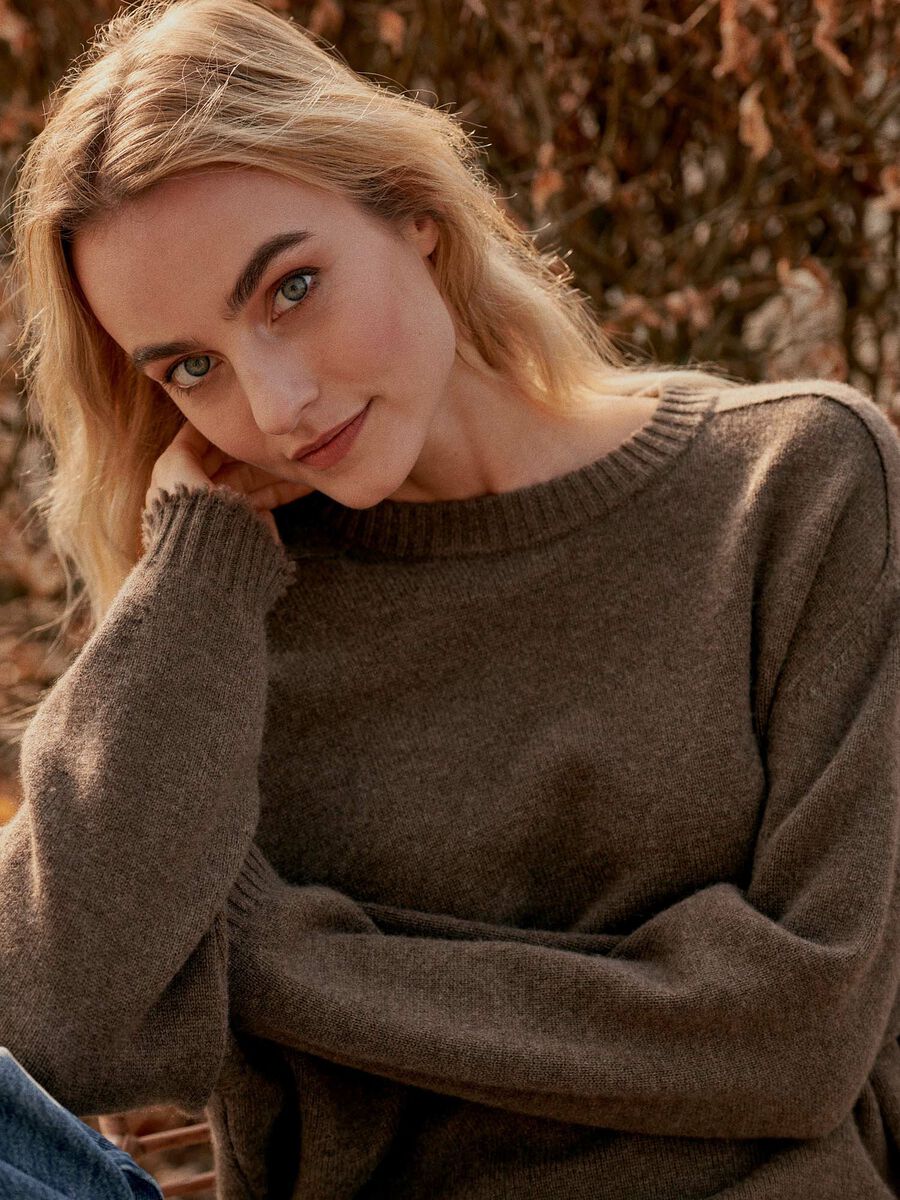 Repeat Cashmere Relaxed Fit Crewneck Sweater
in Cacao