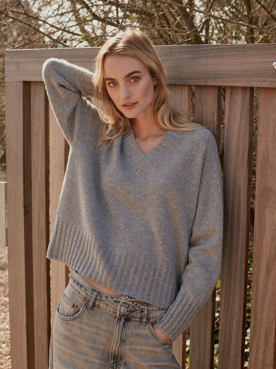 Repeat Cashmere Relaxed Fit Sweater in Light Grey