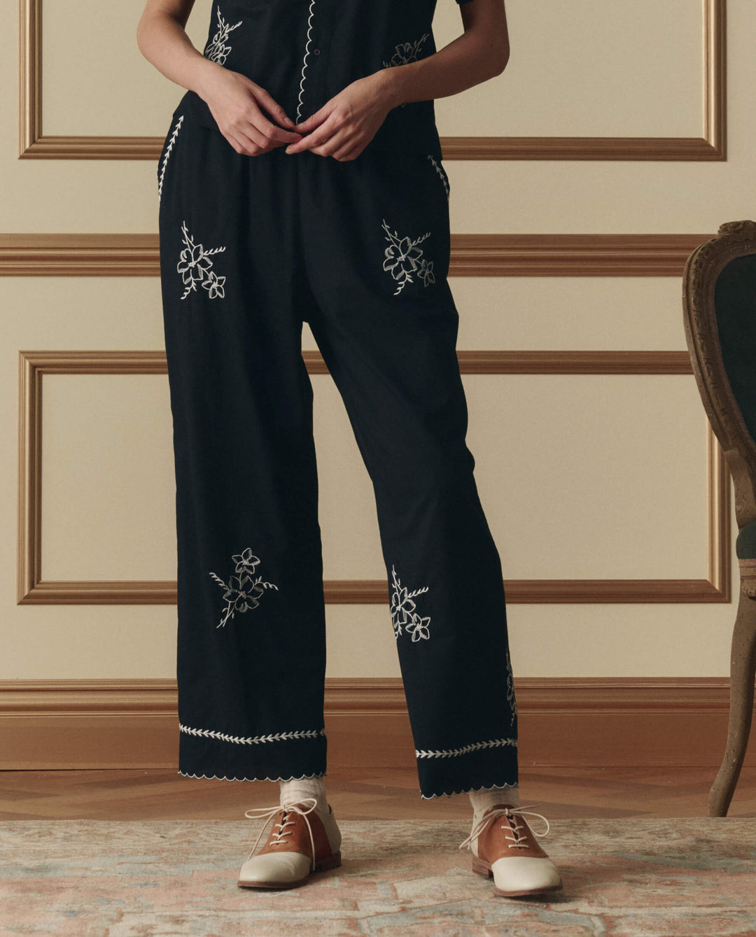 The Great Weekend Pant with Hanky Embroidery in Black