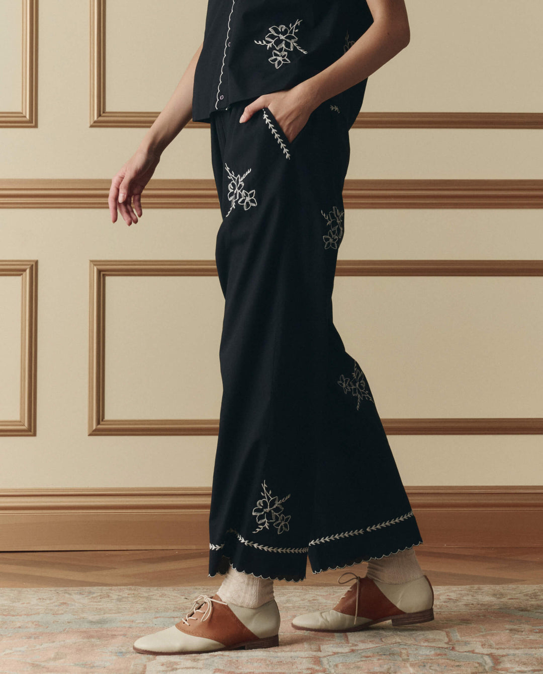 The Great Weekend Pant with Hanky Embroidery in Black