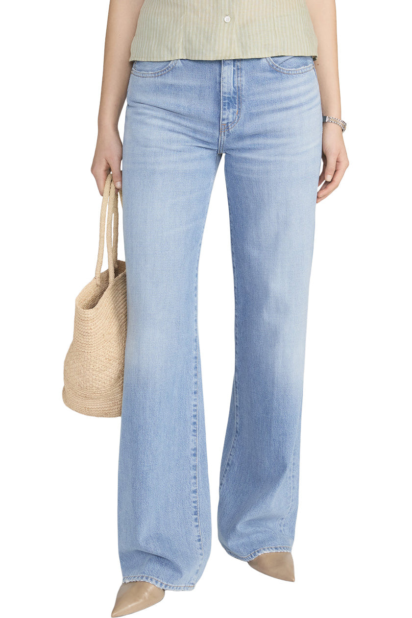 Frame Denim Off Duty Stroll in Frey