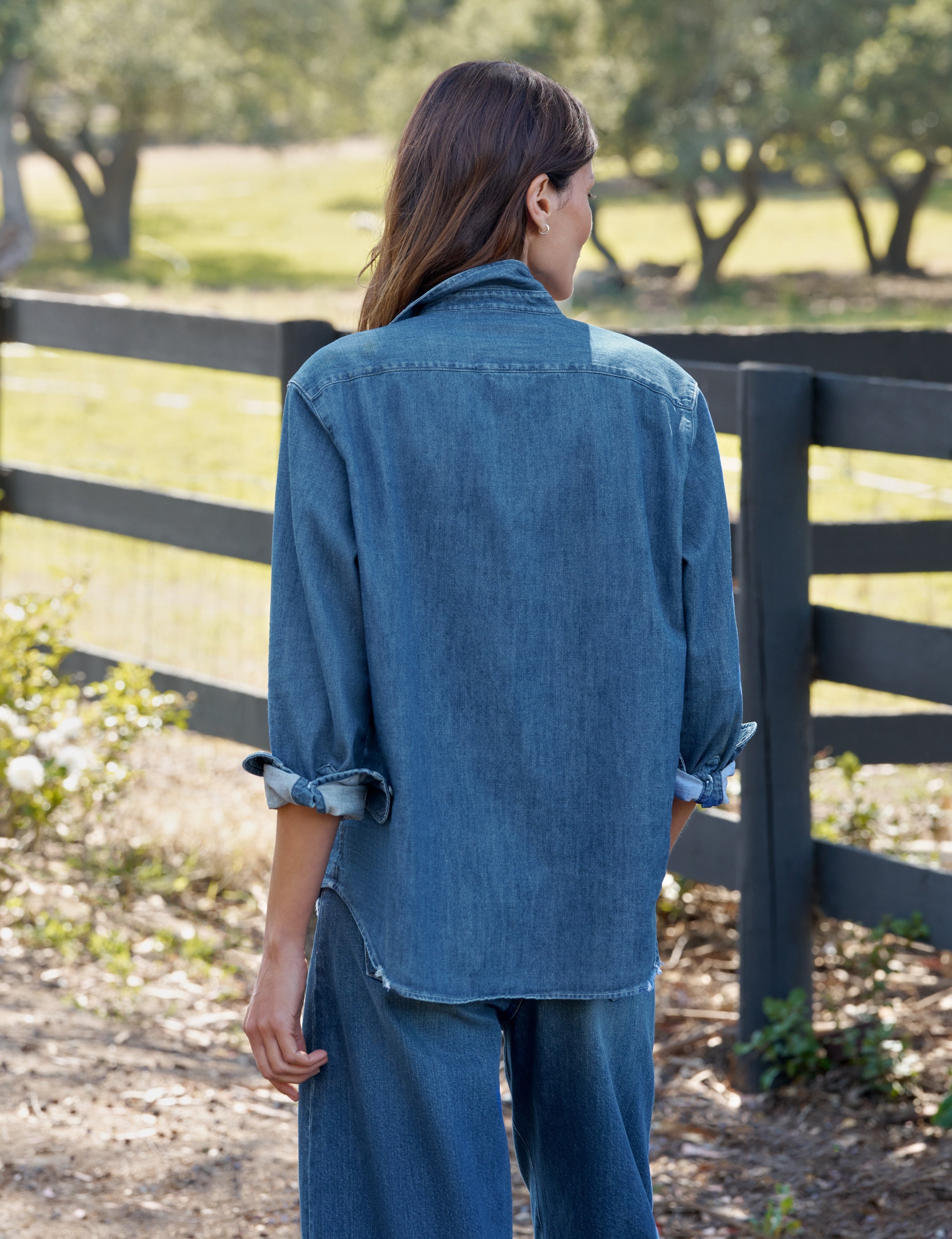 Frank & Eileen Eileen Relaxed Button Up Shirt in Distressed Indigo Wash