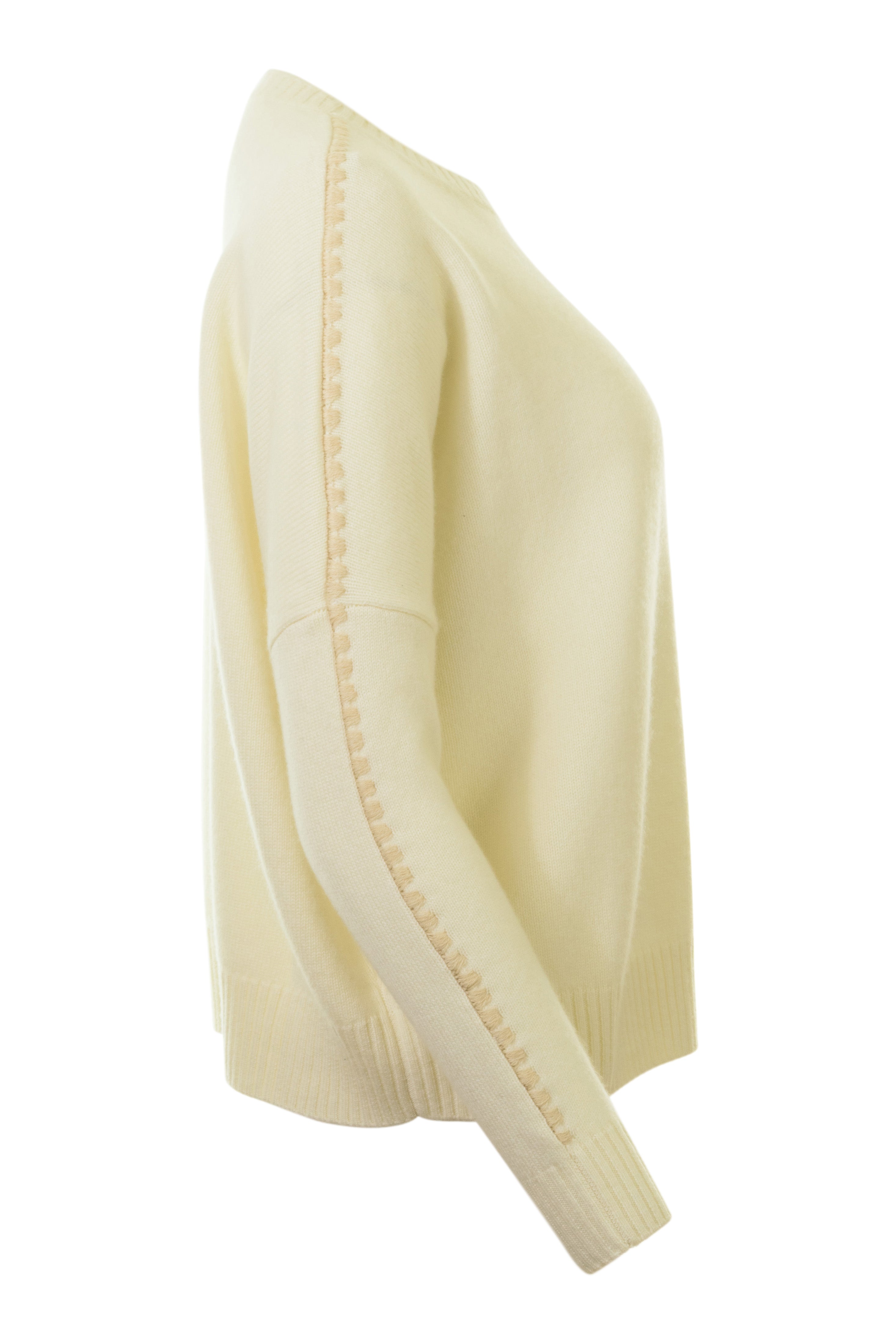 Kujten Amelina Crewneck Sweater in Blanc