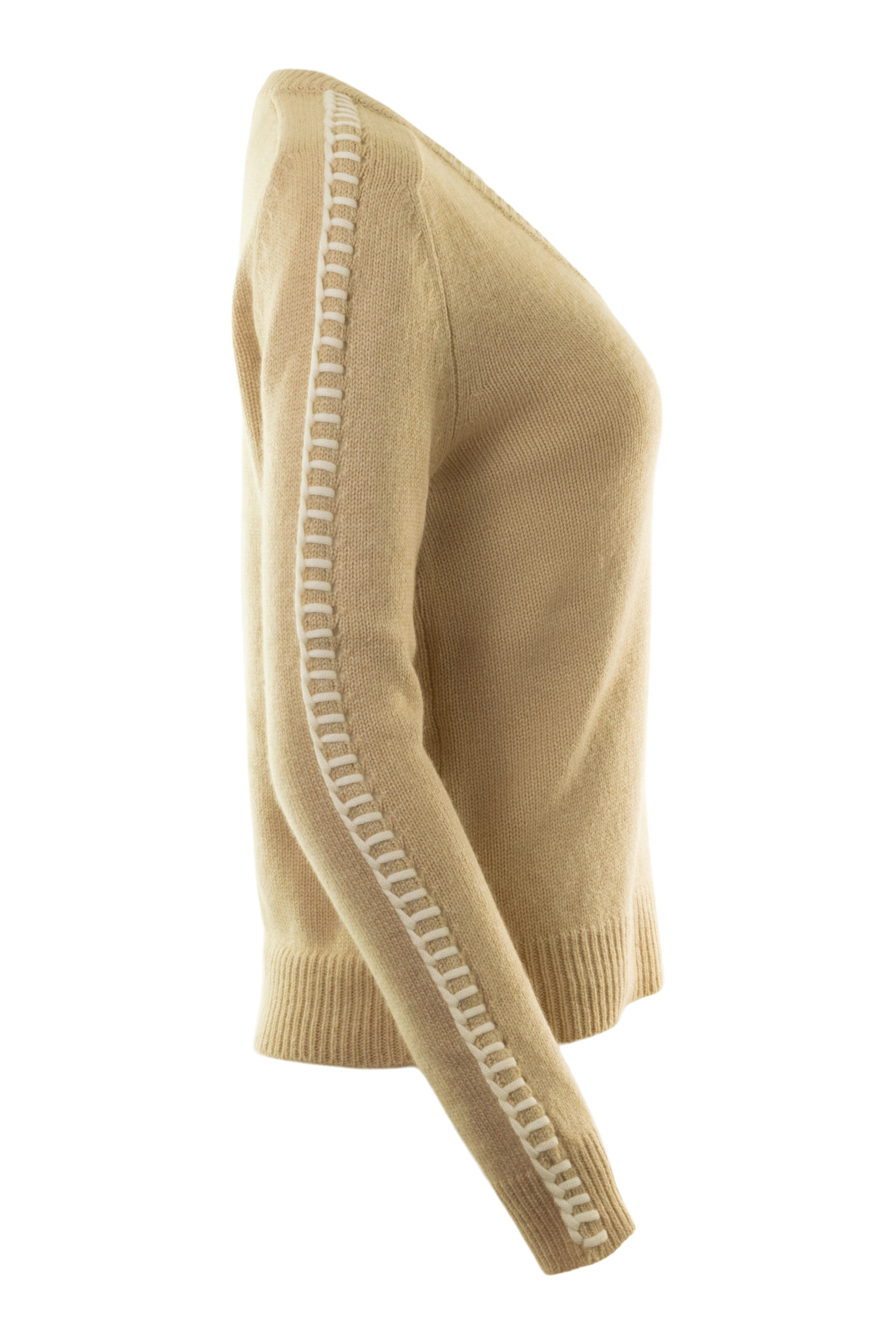 Kujten Namea V-neck Sweater in Organic