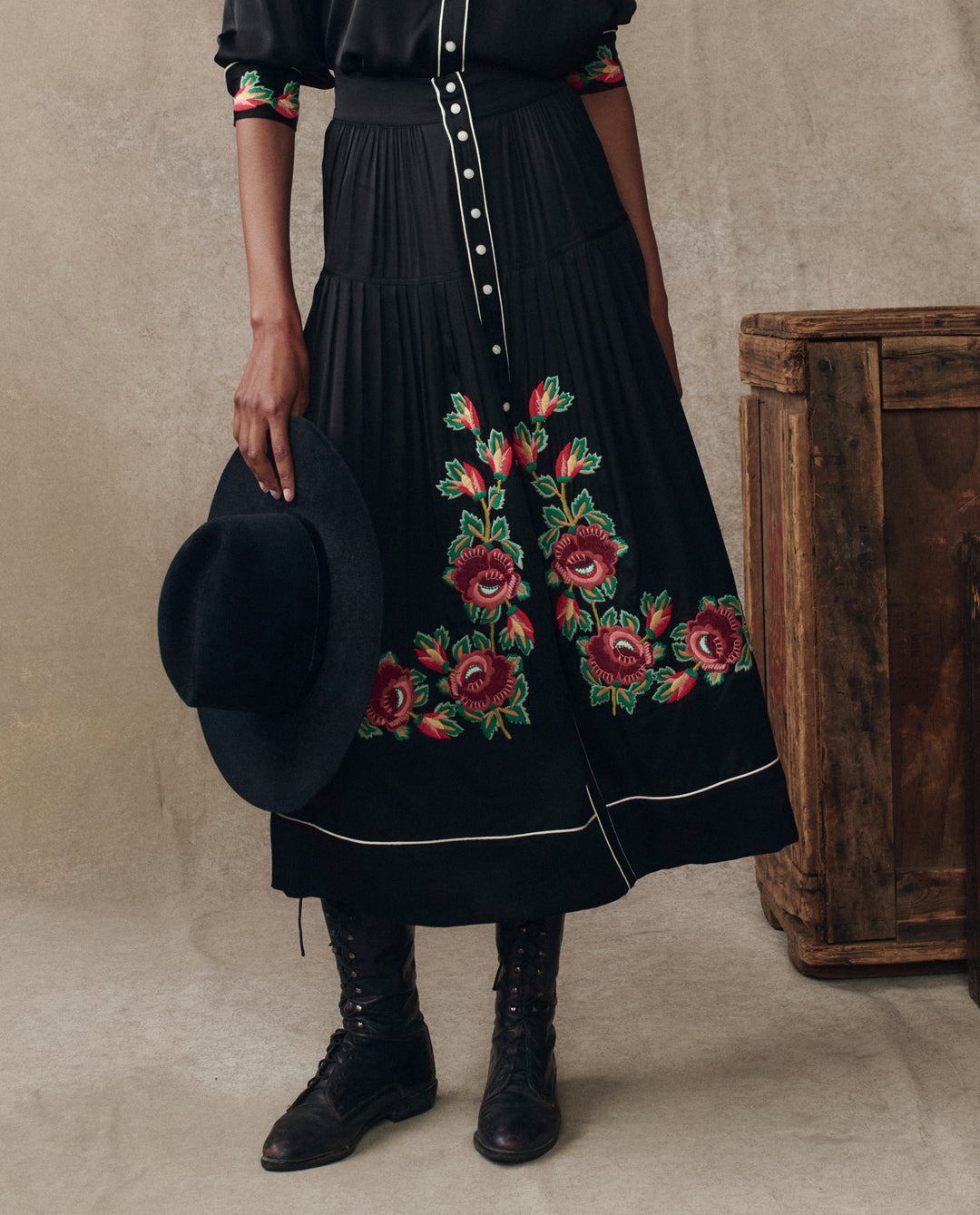 The Great Heirloom Rose Highland Skirt in Black