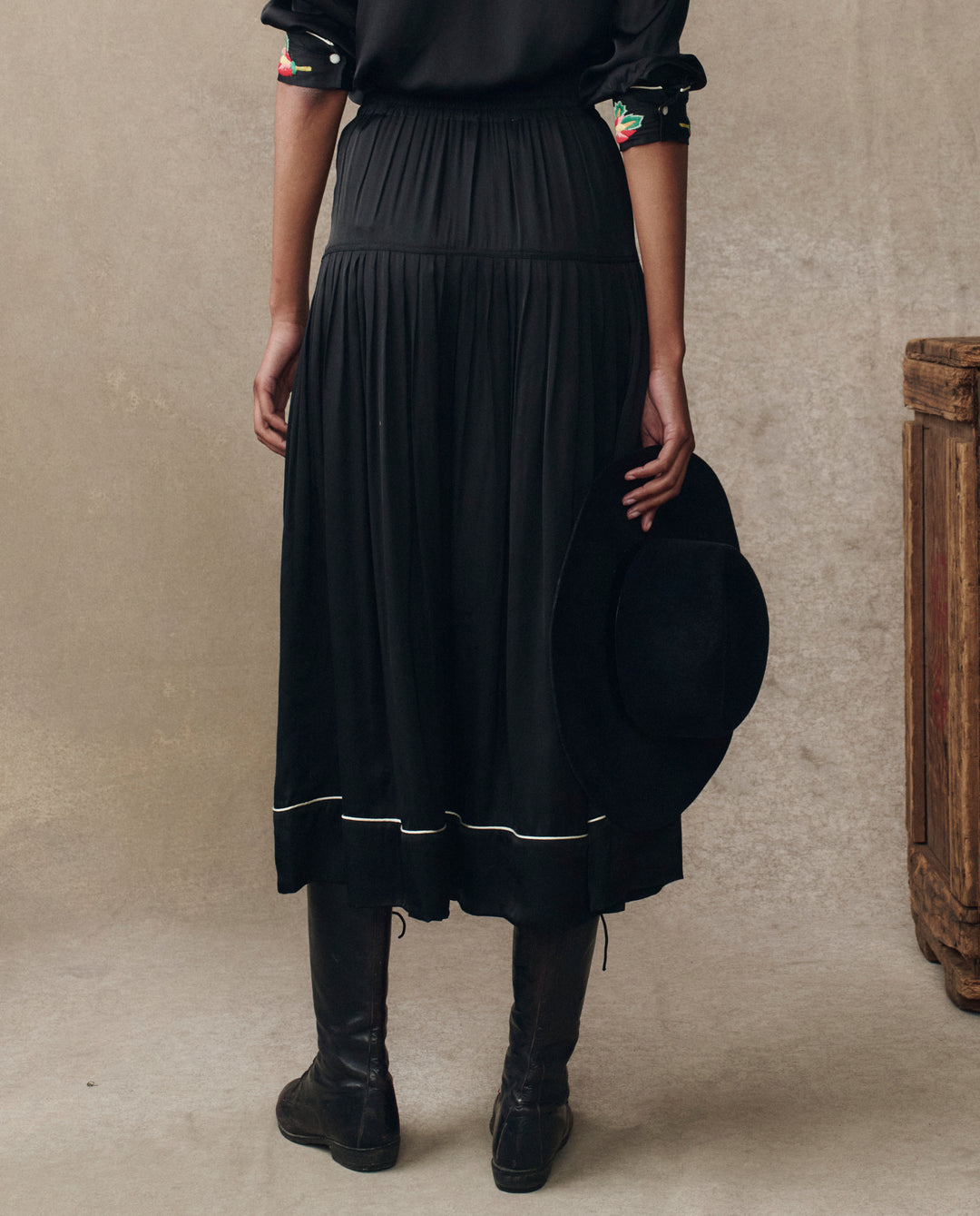 The Great Heirloom Rose Highland Skirt in Black