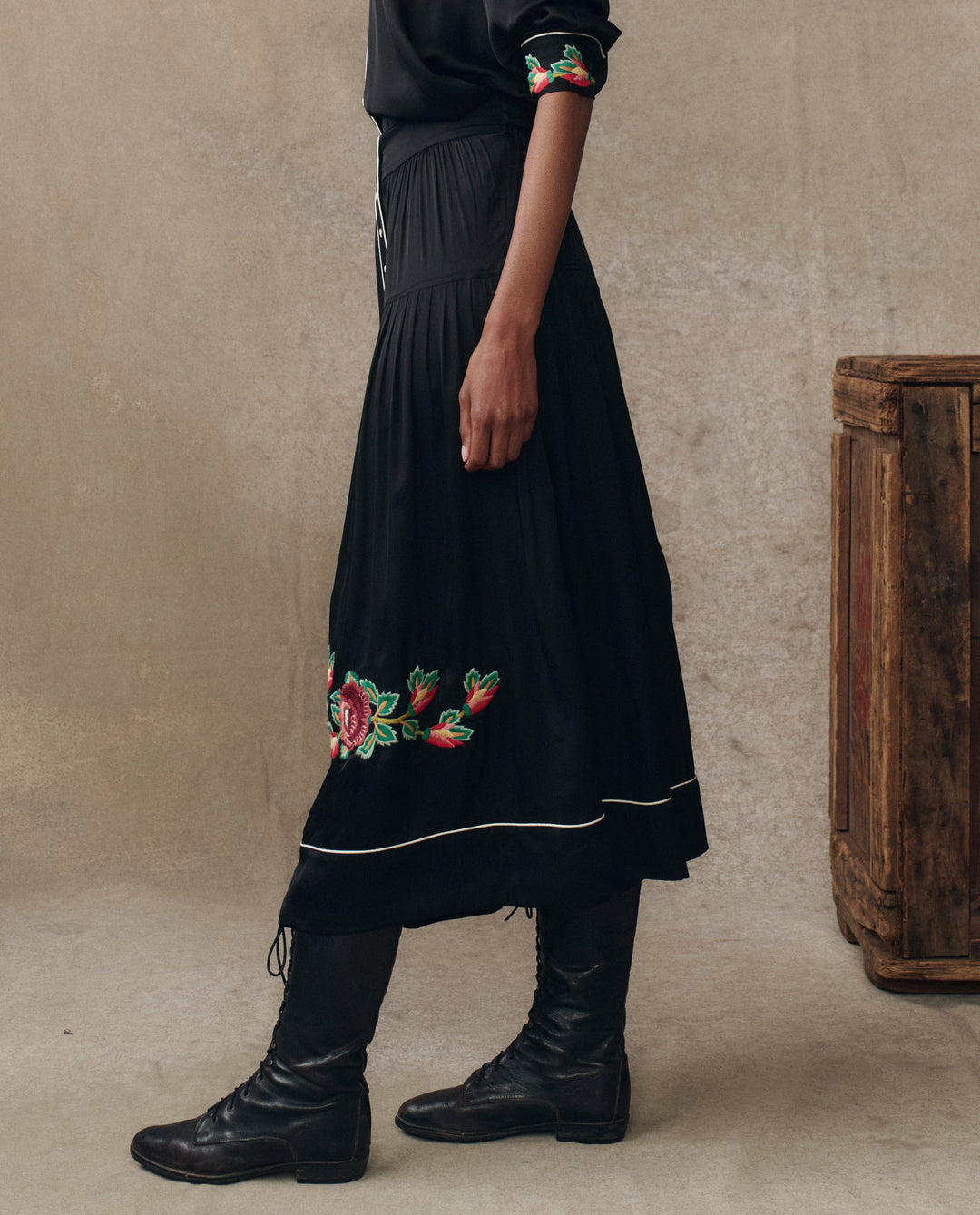 The Great Heirloom Rose Highland Skirt in Black