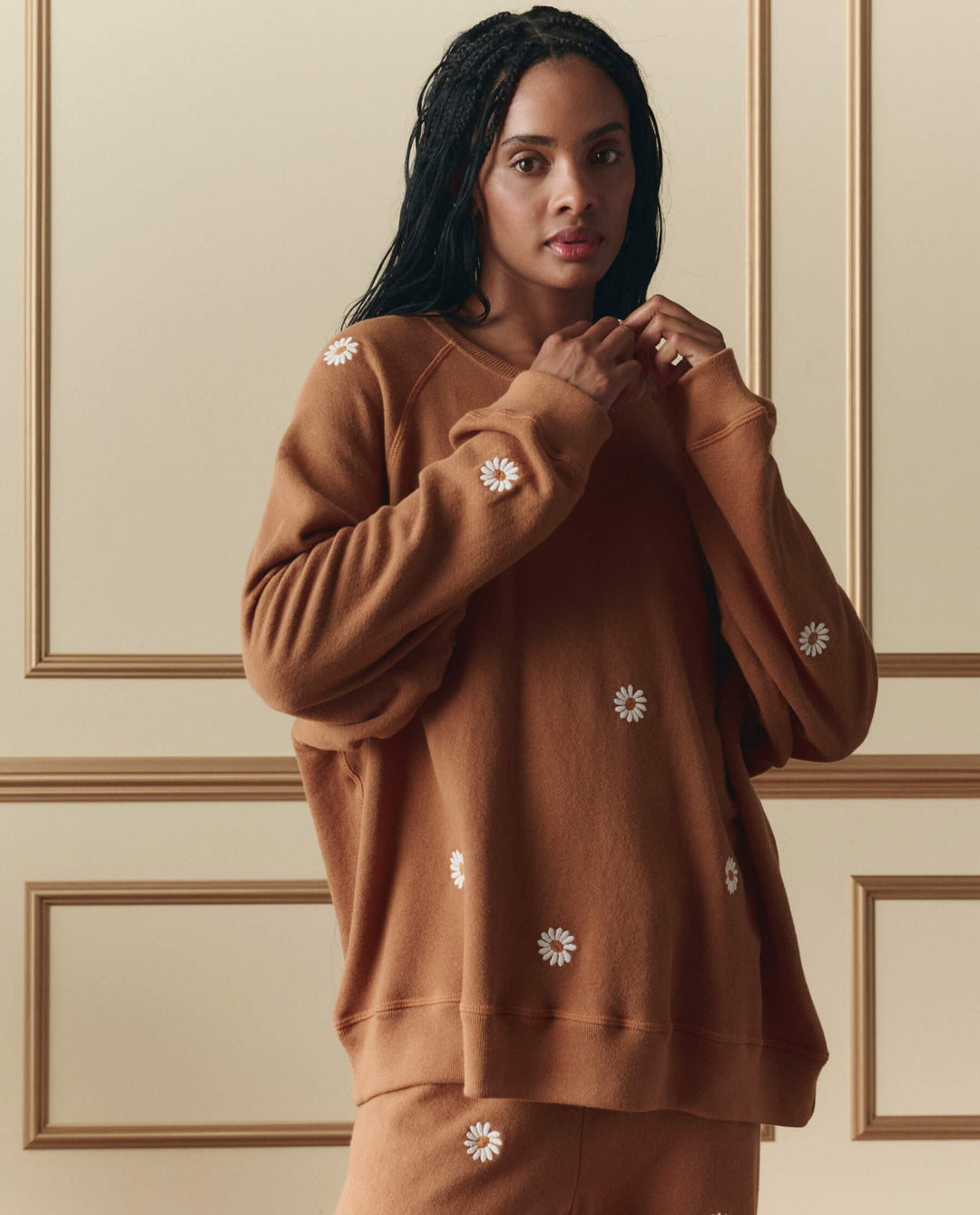 The Great Slouch Sweatshirt with Floating Daisy Embroidery in Suntan