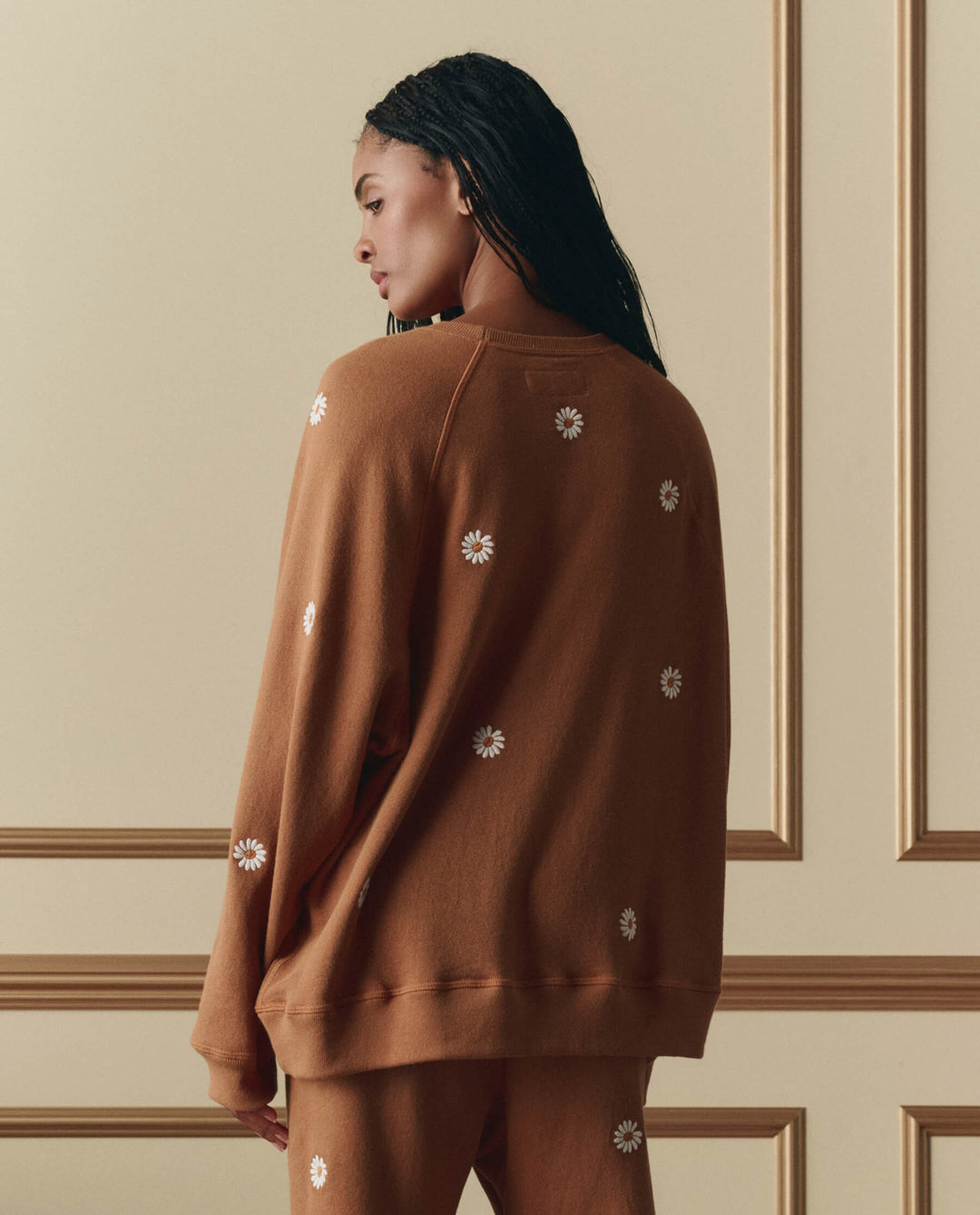 The Great Slouch Sweatshirt with Floating Daisy Embroidery in Suntan