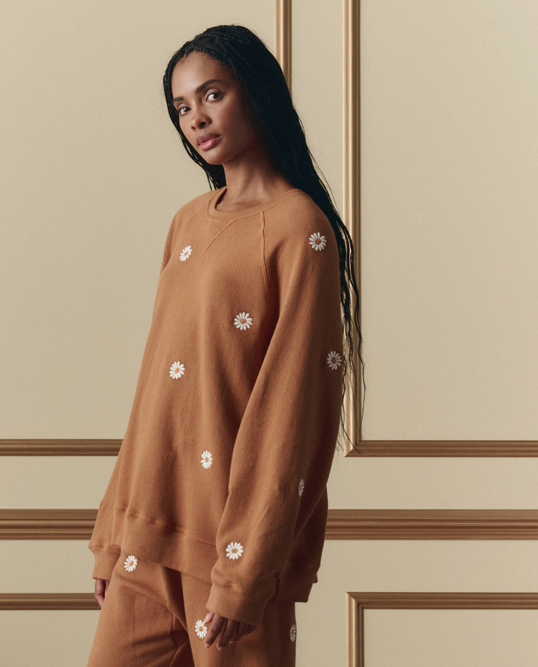 The Great Slouch Sweatshirt with Floating Daisy Embroidery in Suntan