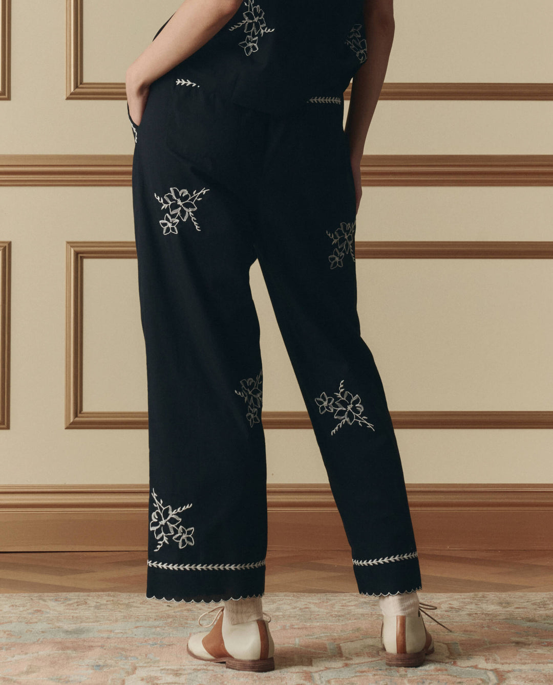 The Great Weekend Pant with Hanky Embroidery in Black