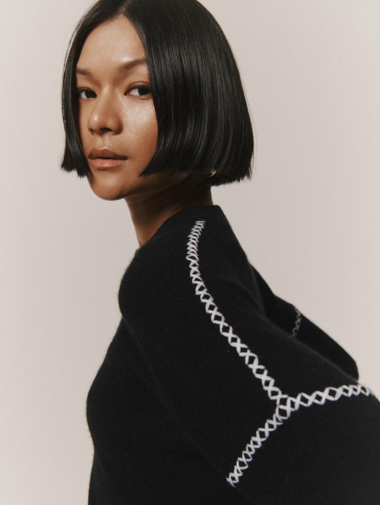 White & Warren Cashmere Blanket Stitch Sweater in Black - White
