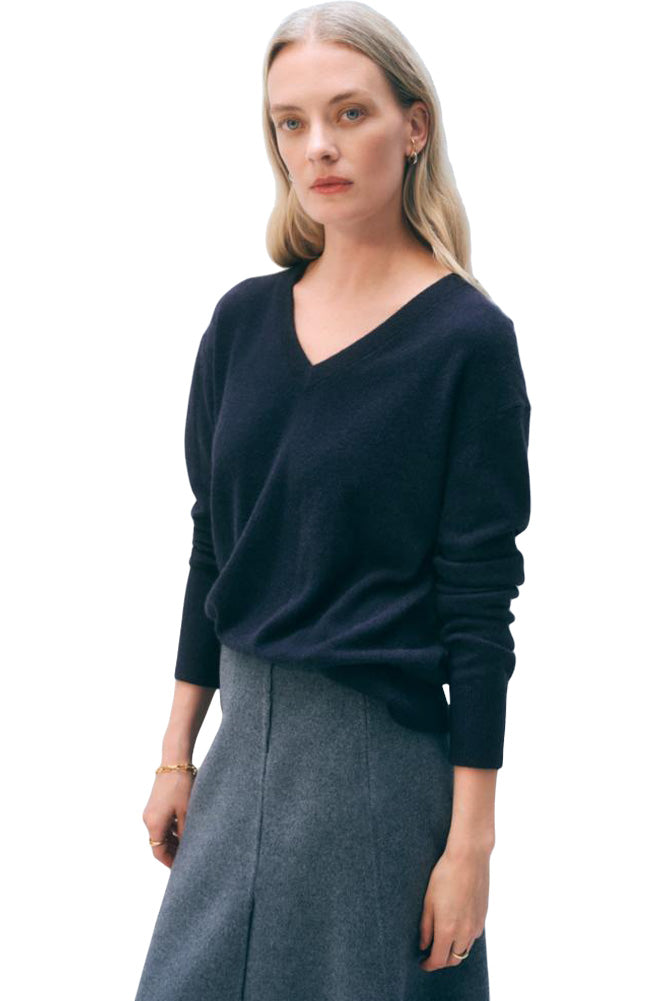 White & Warren Classic Cashmere V-neck Sweater