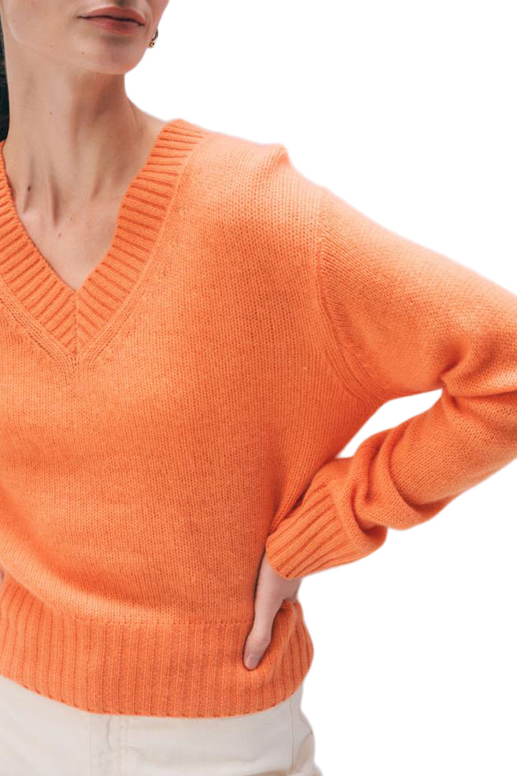 White & Warren Featherweight Cashmere V-neck in Orange Fresco